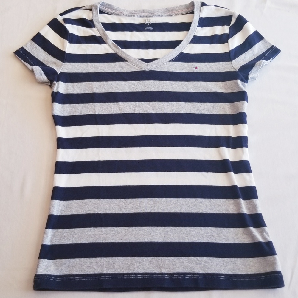 Tommy Hilfiger Women's V-Neck  Fitted Top Size Med
